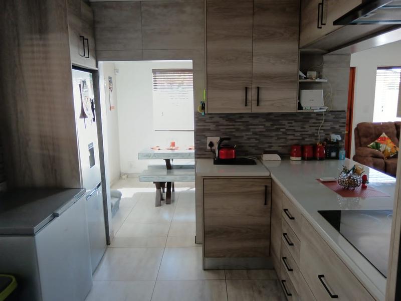 3 Bedroom Property for Sale in Heathfield Western Cape